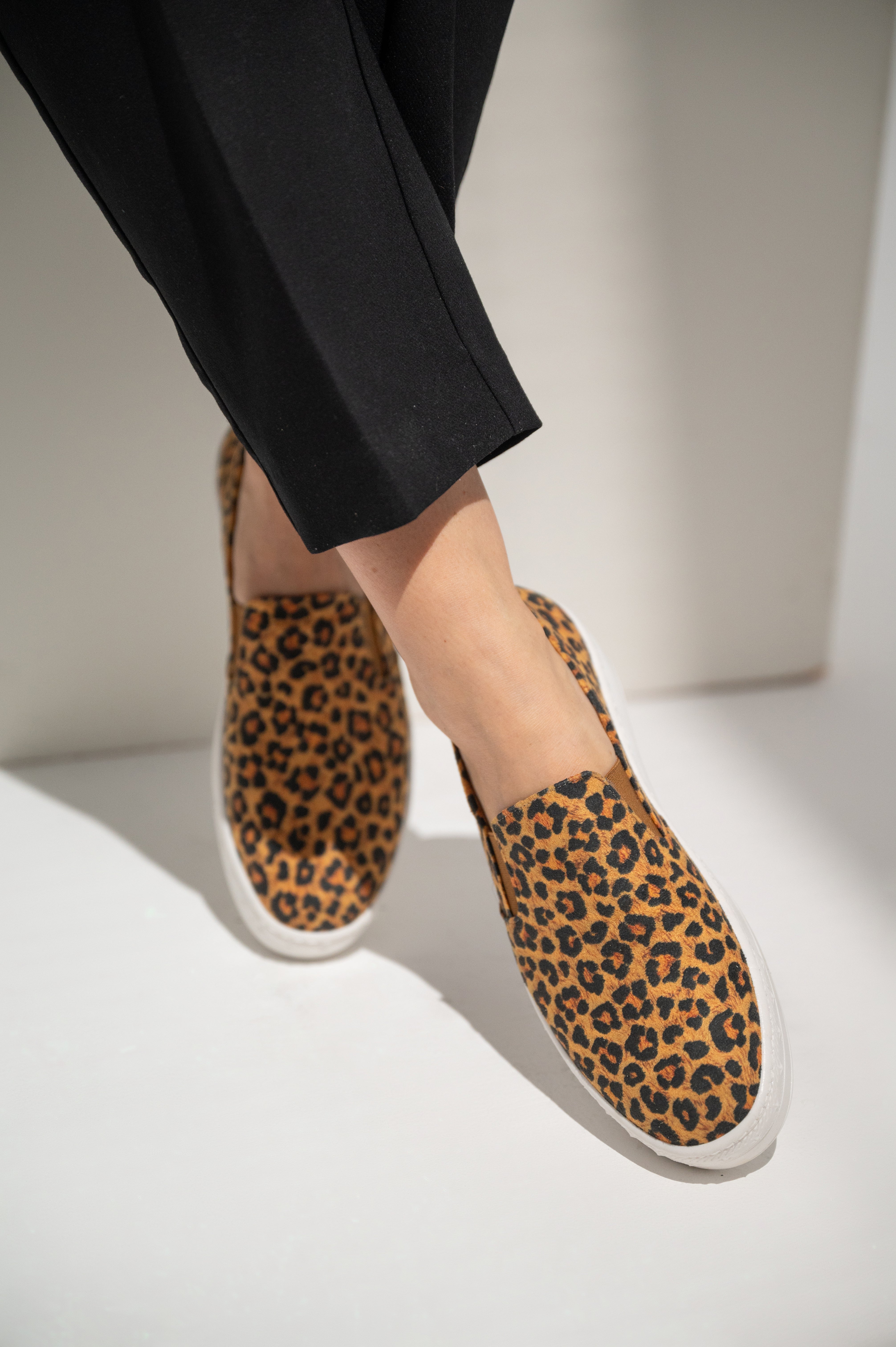 leather shoes leopard print